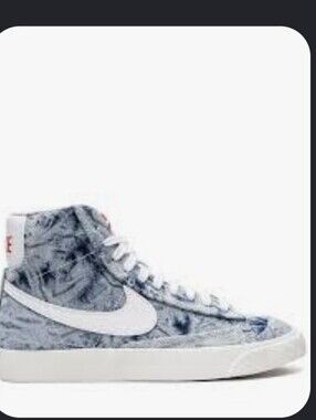 Nike BLAZER Mid 77